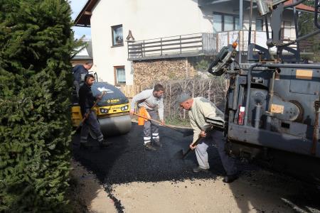 ASFALTIRANJE CESTE BEGUNJE 06 FOTO LJUBO VUKELIČ